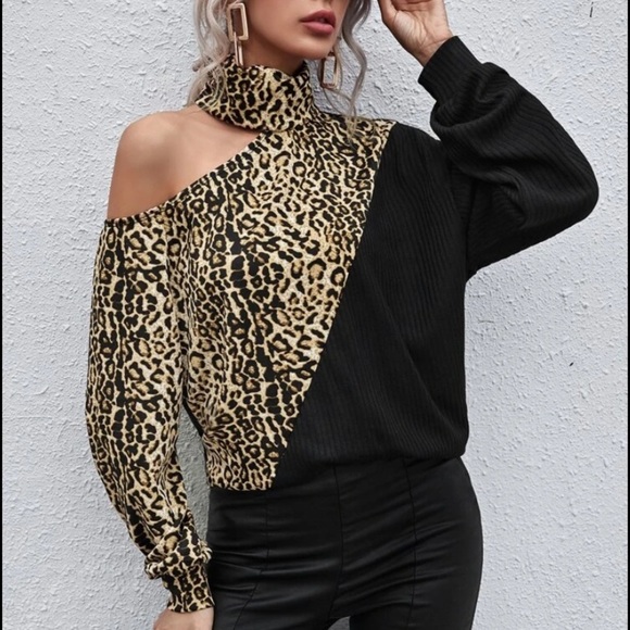 Tops - COPY - 🎉BACK IN STOCK🎉 NWOT 🐆Leopard Print High Neck Color-block Top🐆